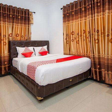 Oyo 1520 Hotel Kartini Tarutung Экстерьер фото