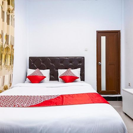 Oyo 1520 Hotel Kartini Tarutung Экстерьер фото