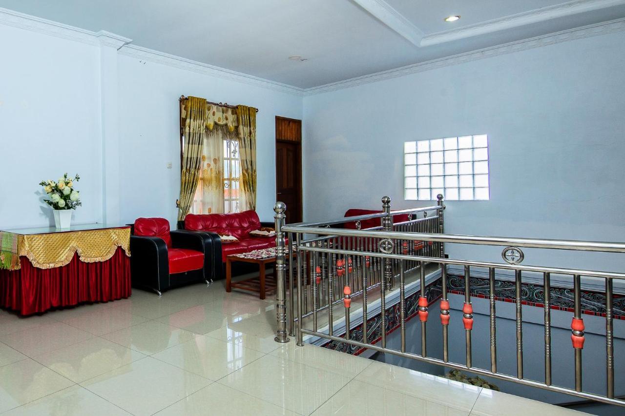 Oyo 1520 Hotel Kartini Tarutung Экстерьер фото