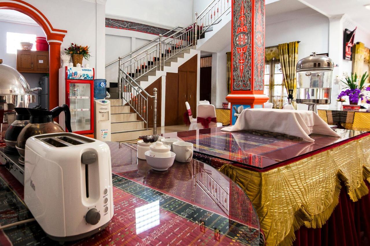 Oyo 1520 Hotel Kartini Tarutung Экстерьер фото