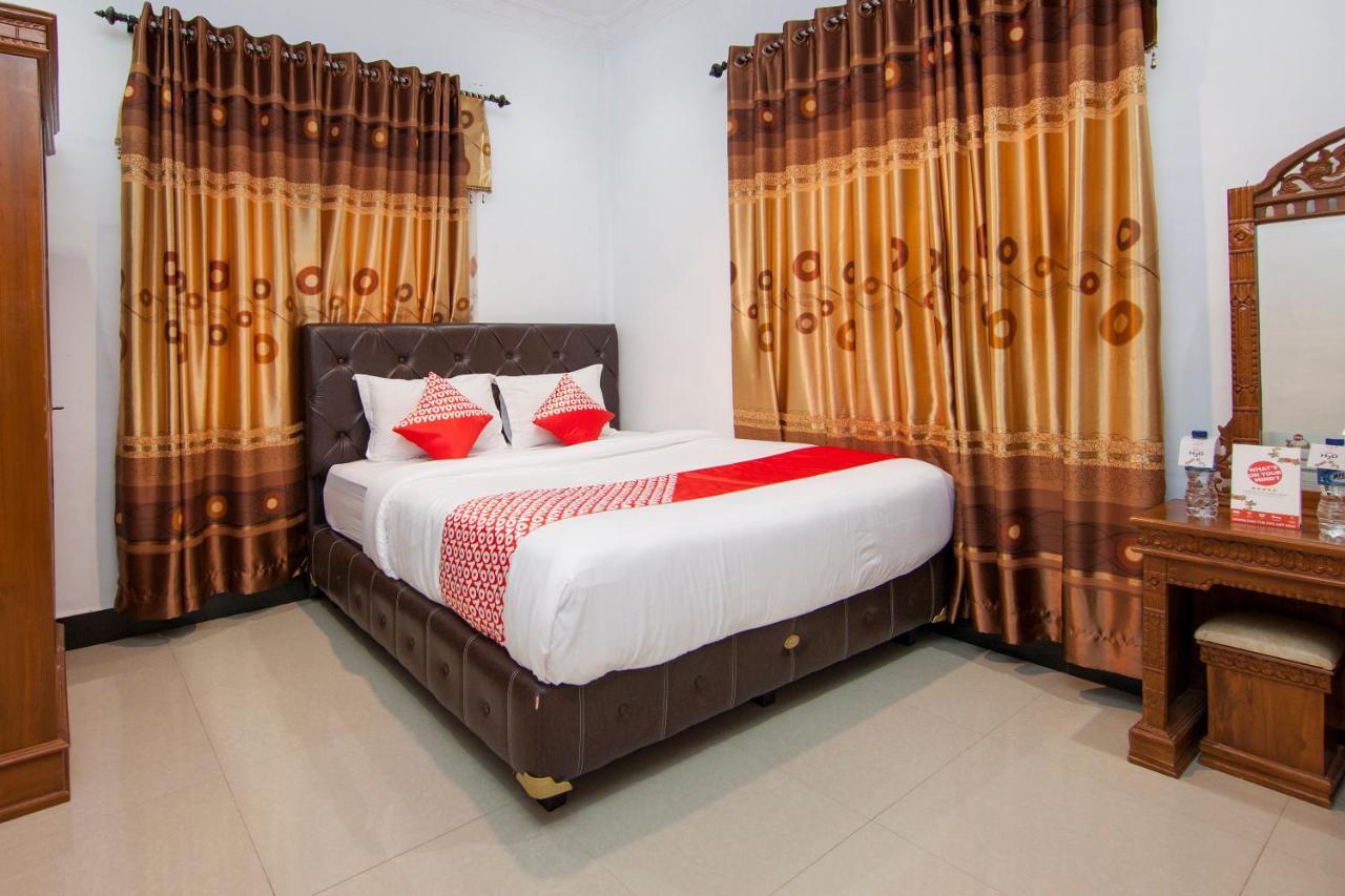 Oyo 1520 Hotel Kartini Tarutung Экстерьер фото