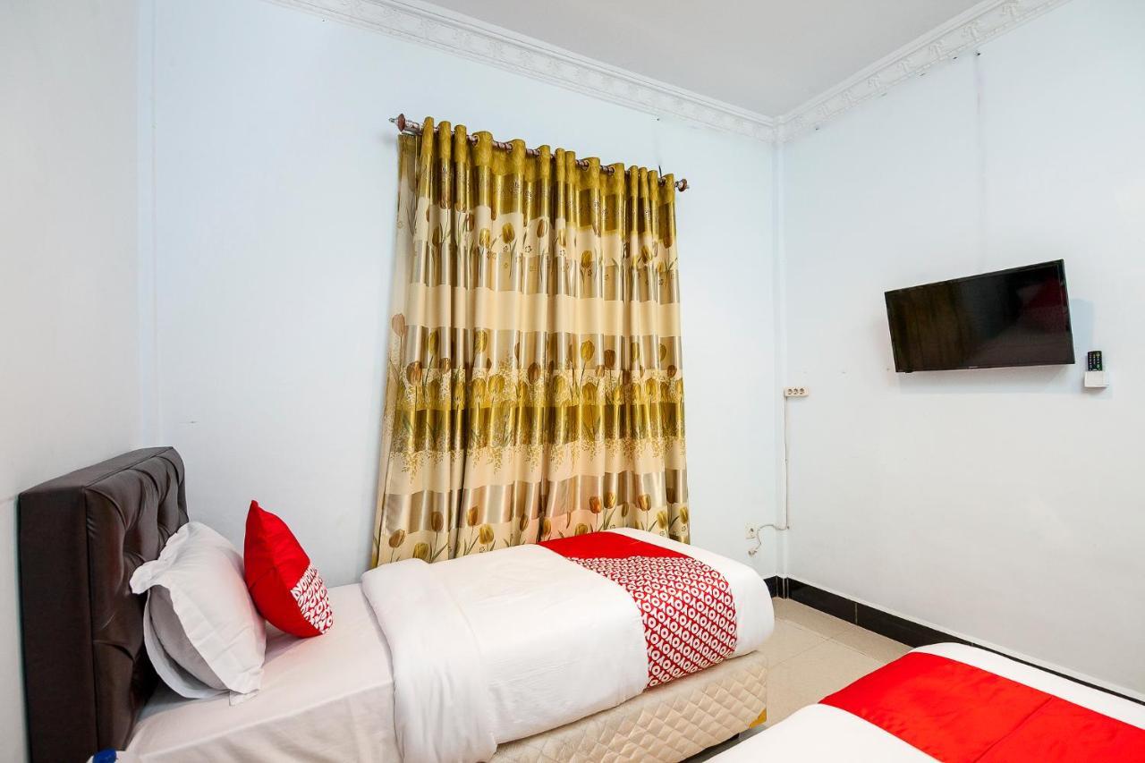 Oyo 1520 Hotel Kartini Tarutung Экстерьер фото