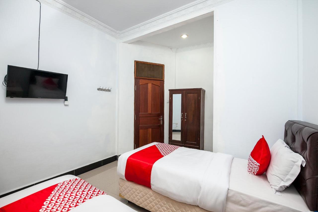 Oyo 1520 Hotel Kartini Tarutung Экстерьер фото