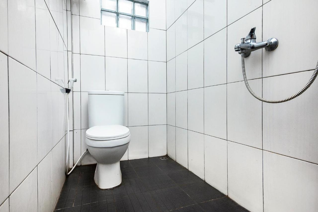 Oyo 1520 Hotel Kartini Tarutung Экстерьер фото