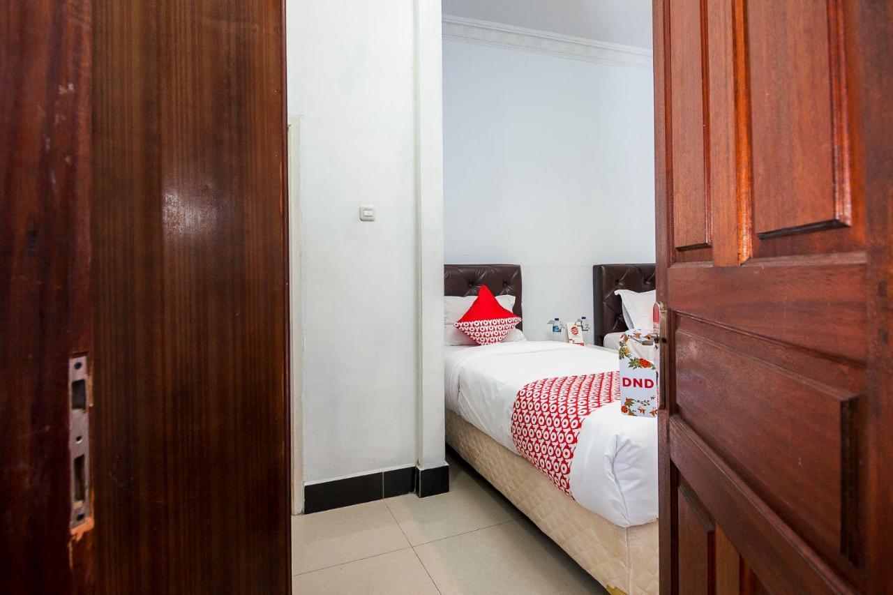 Oyo 1520 Hotel Kartini Tarutung Экстерьер фото