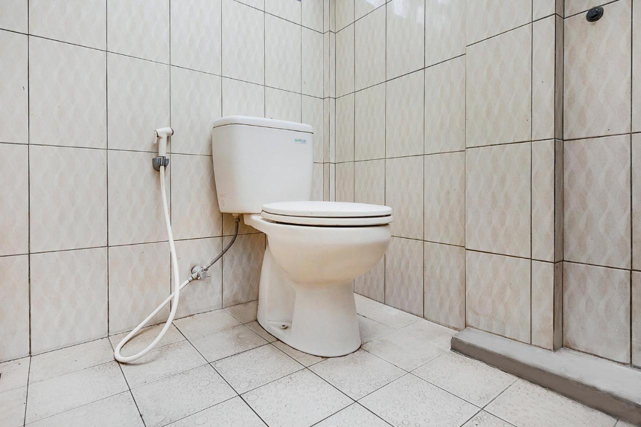 Oyo 1520 Hotel Kartini Tarutung Экстерьер фото