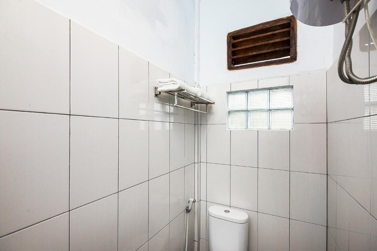 Oyo 1520 Hotel Kartini Tarutung Экстерьер фото