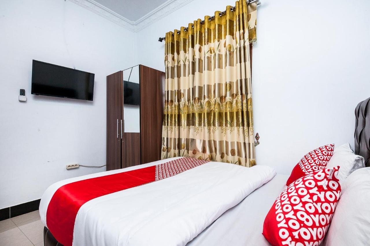 Oyo 1520 Hotel Kartini Tarutung Экстерьер фото