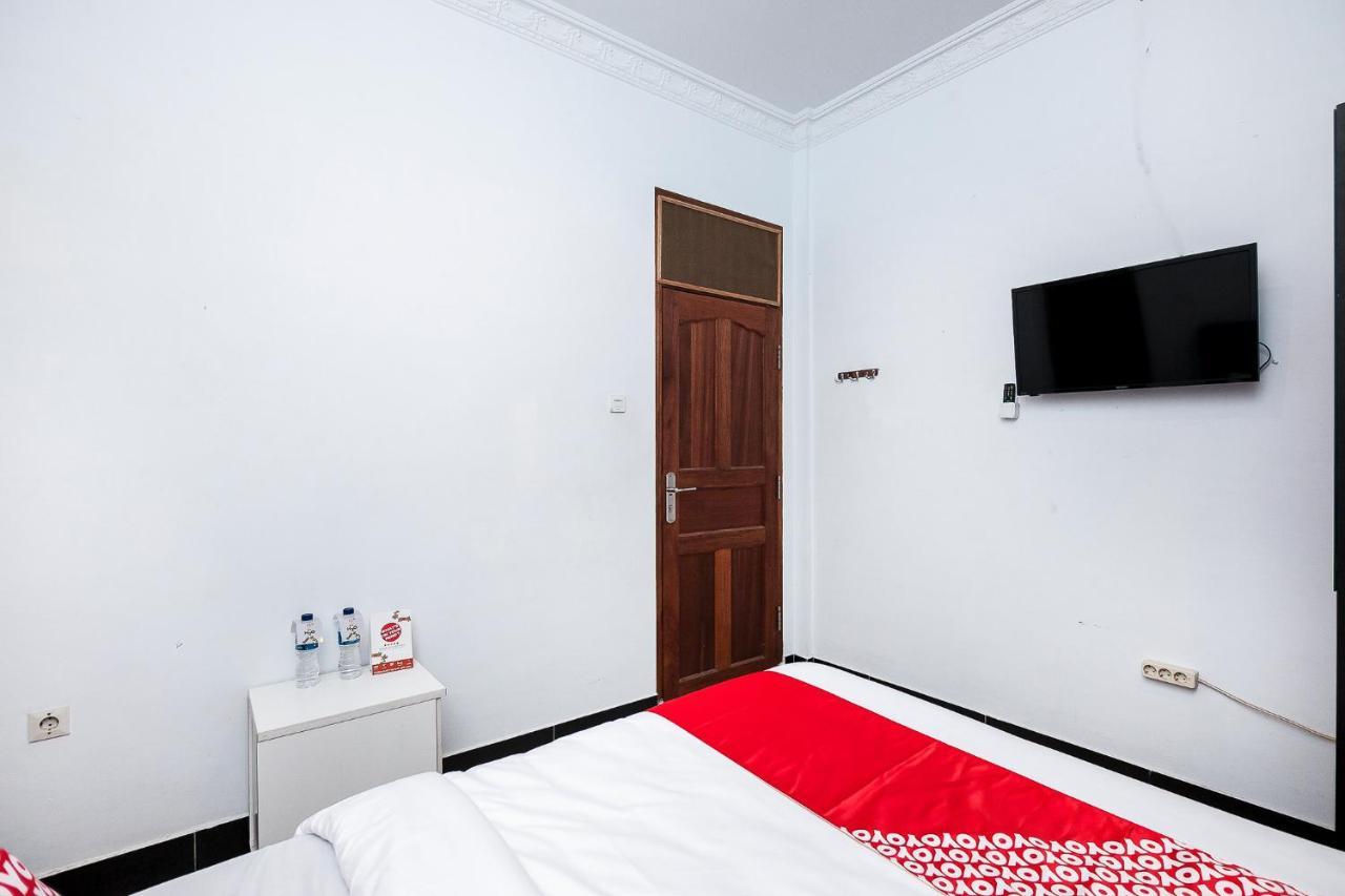 Oyo 1520 Hotel Kartini Tarutung Экстерьер фото