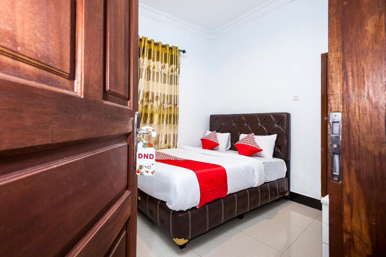 Oyo 1520 Hotel Kartini Tarutung Экстерьер фото